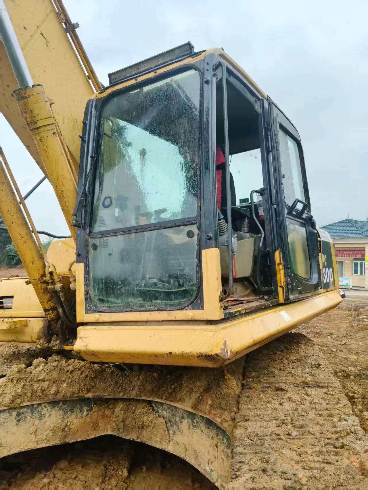 Buy Komatsu PC240-6 Used Excavator / 3