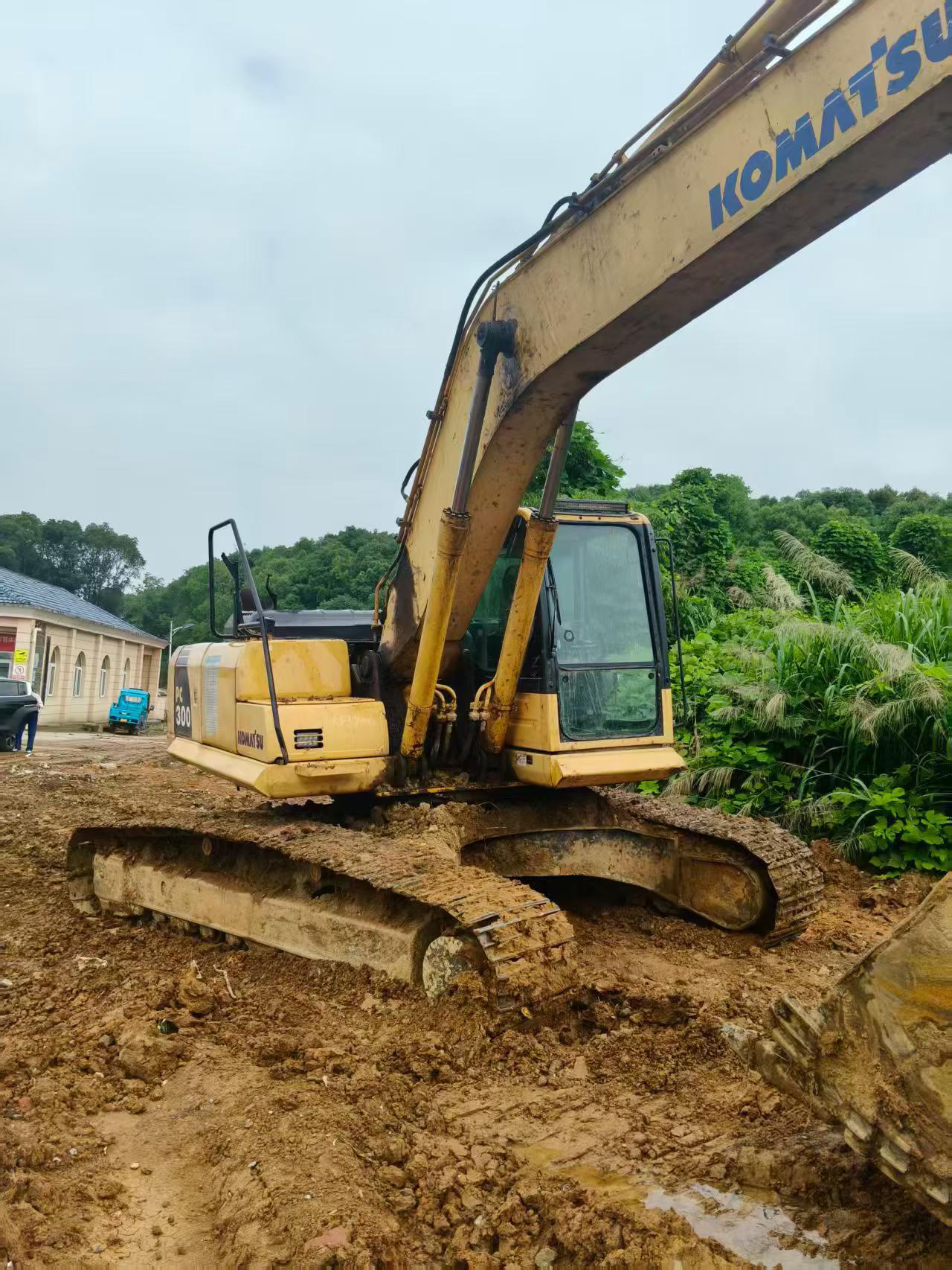 Buy Komatsu PC240-6 Used Excavator / 7