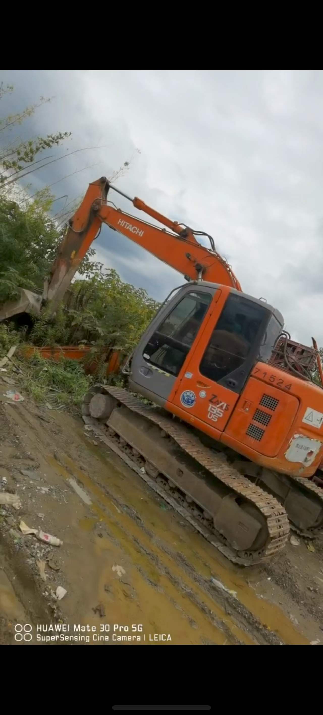 Buy Hitachi EX135UR Used Excavator / 2