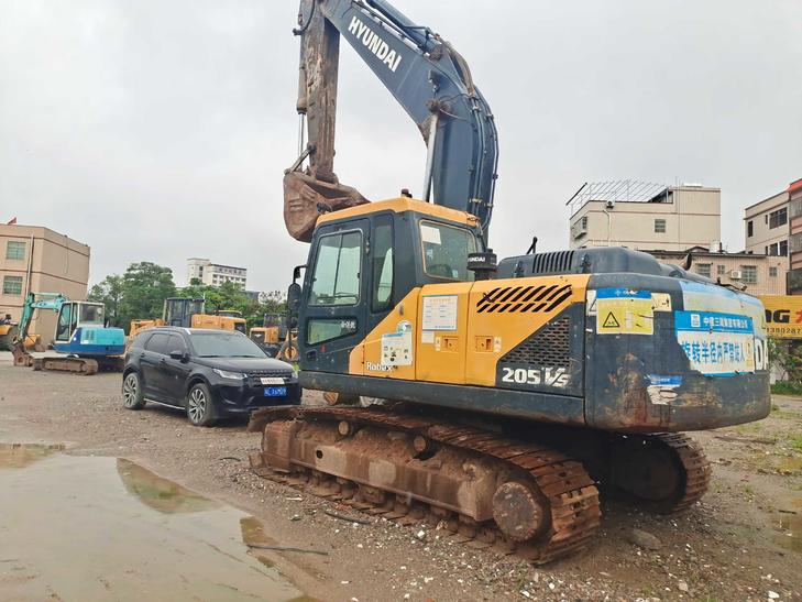 Buy Hyundai R205VS Used Excavator / 1