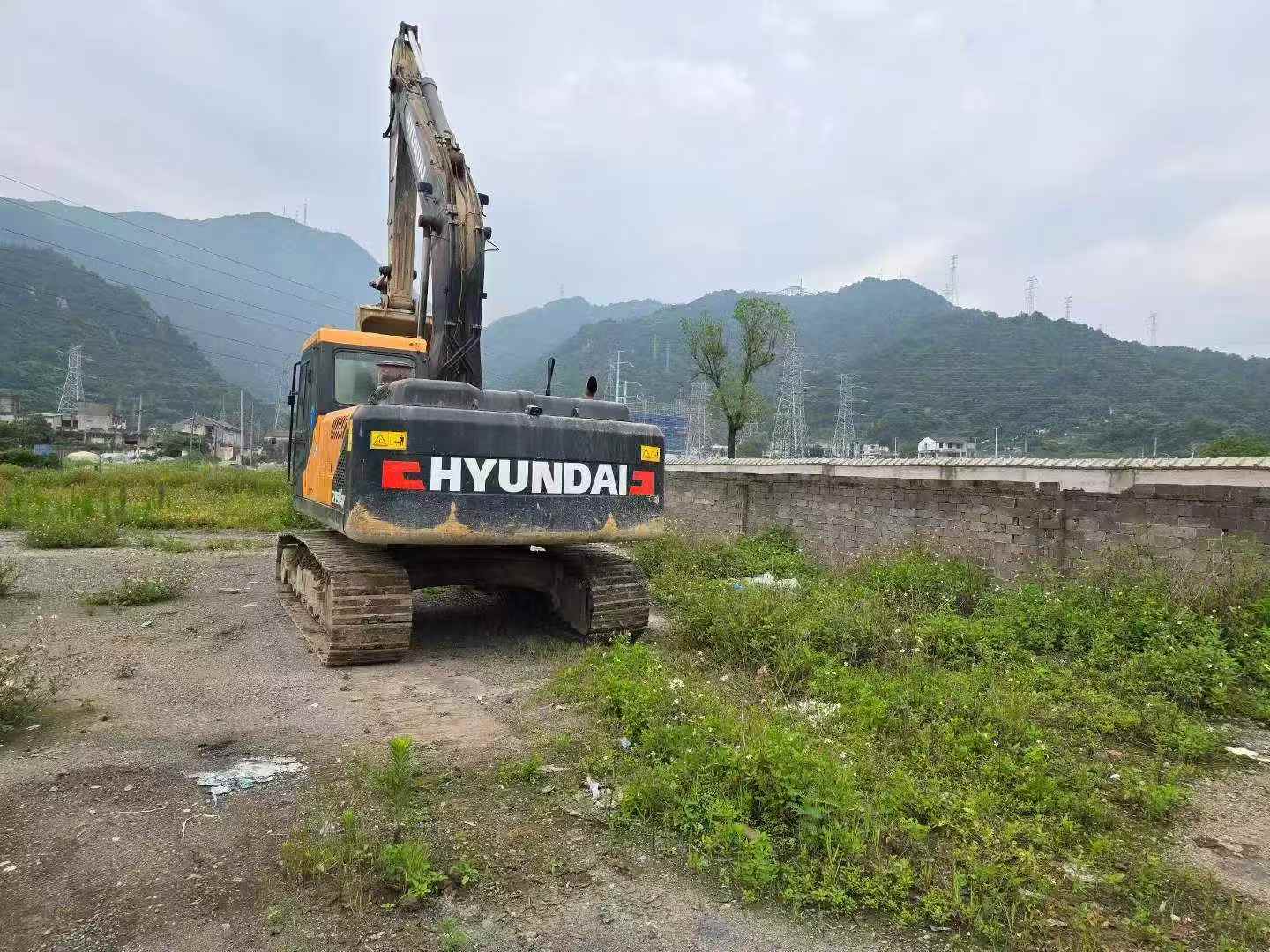 Buy Hyundai R215VS Used Excavator / 2