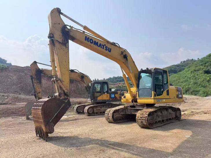 Buy Komatsu PC200-8 Used Excavator / 1