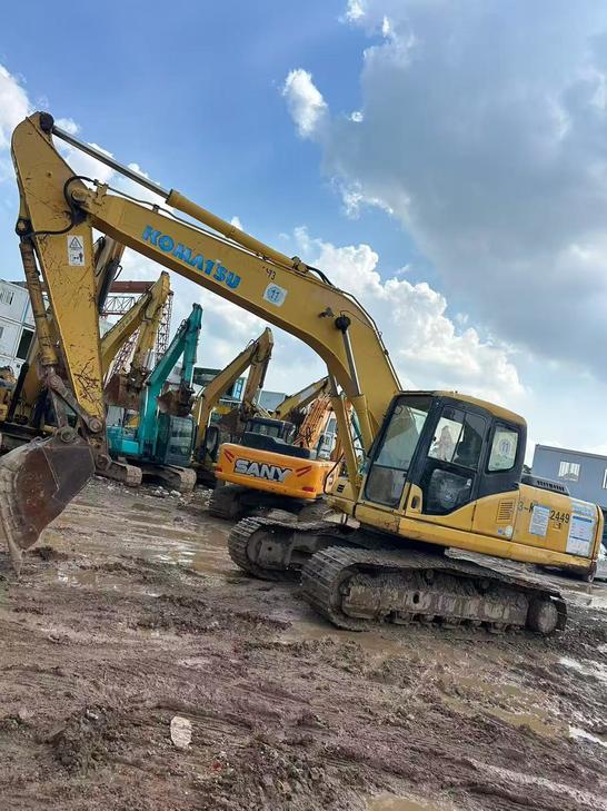 Buy Komatsu PC200-7 Used Excavator / 1