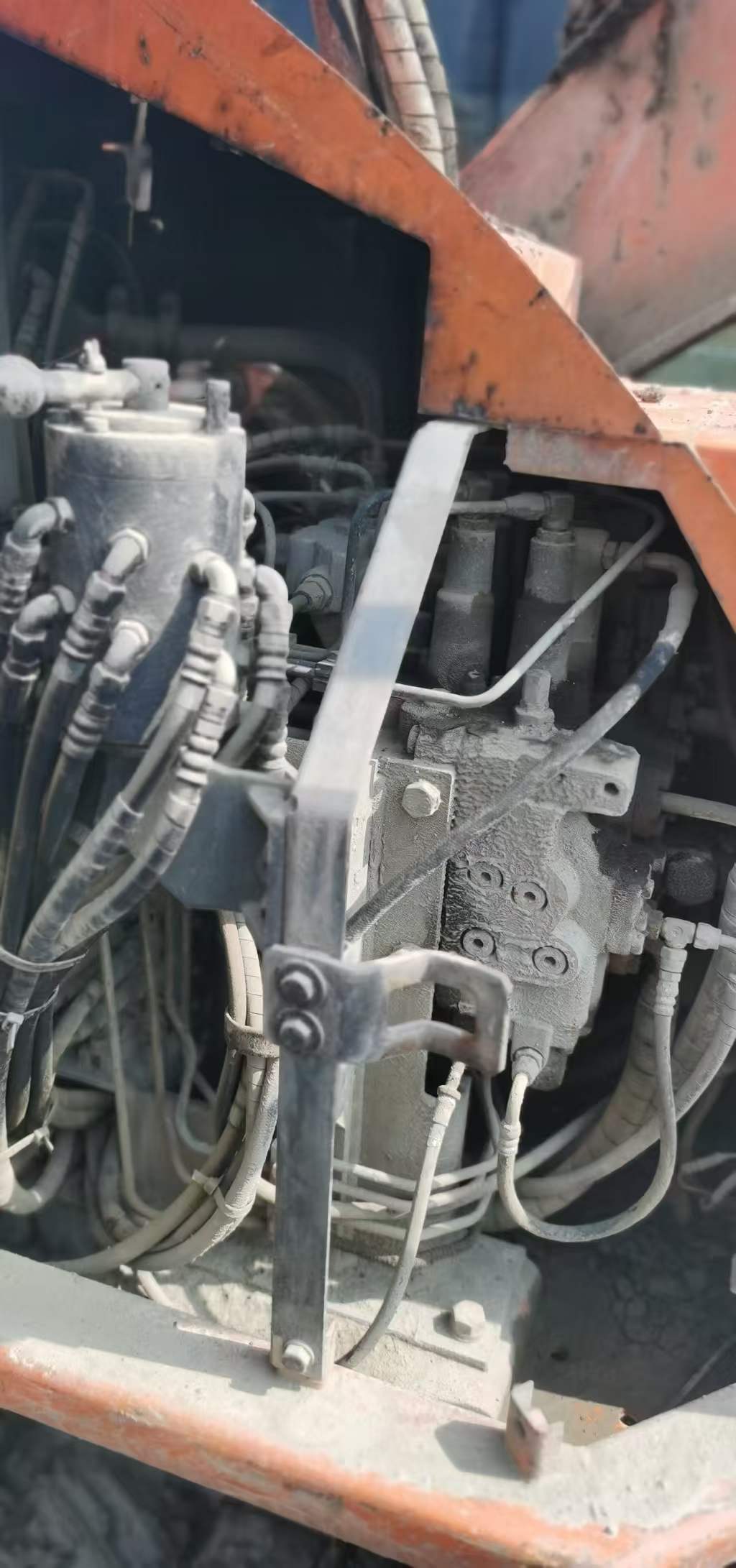 Buy Hitachi EX135UR Used Excavator / 4