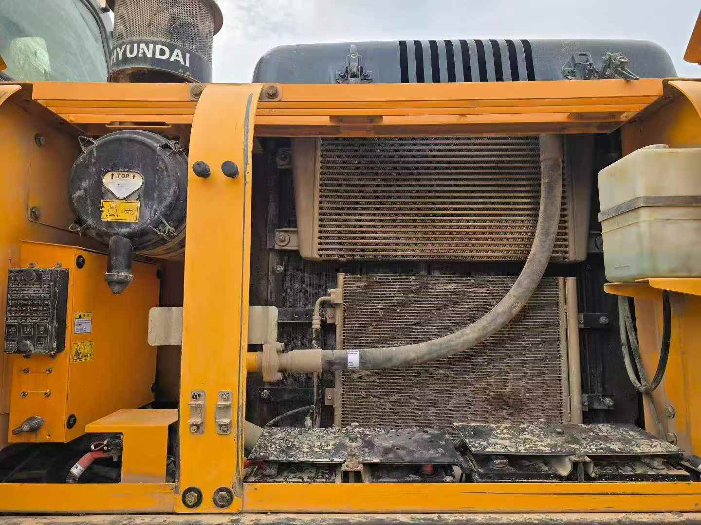 Buy Hyundai R215VS Used Excavator / 8