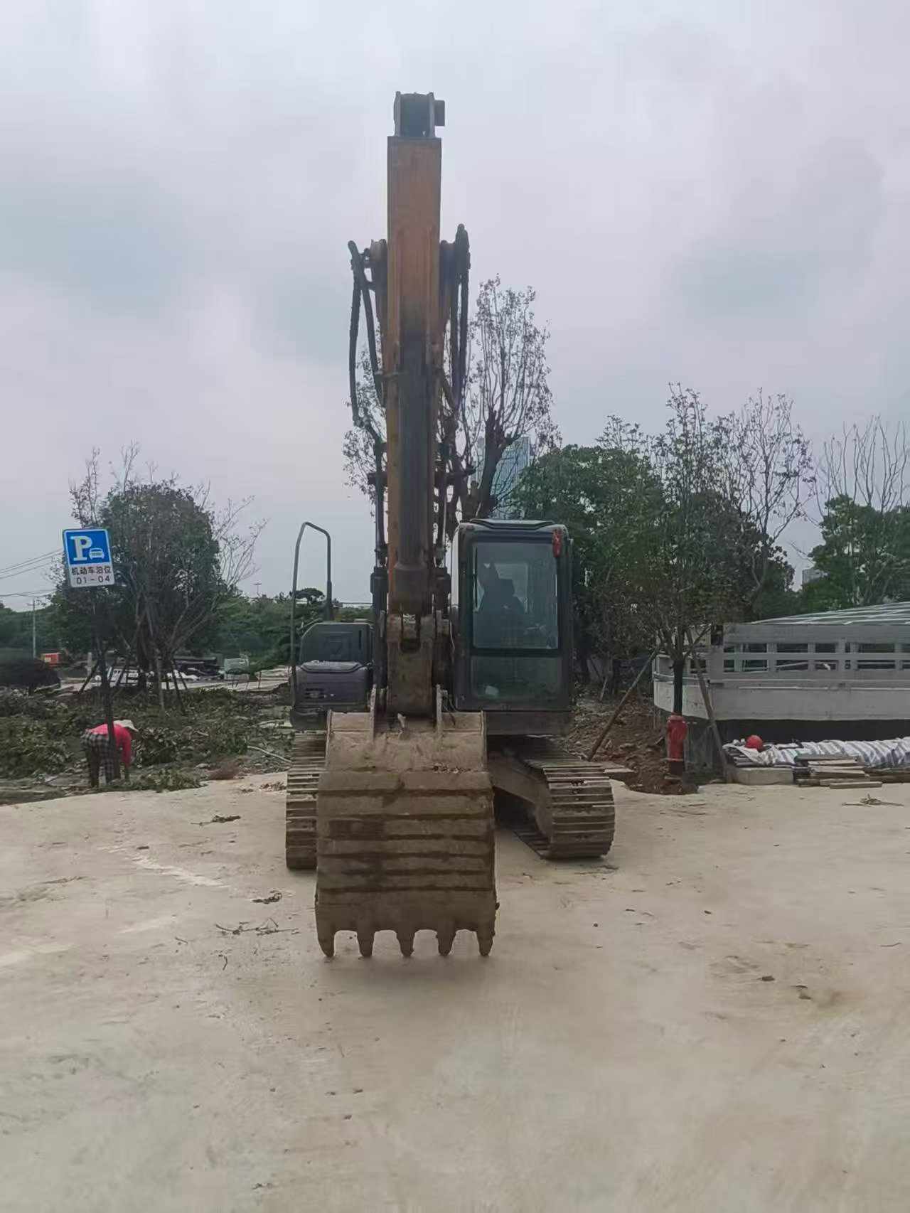 Buy XCMG XE135B Used Excavator / 6