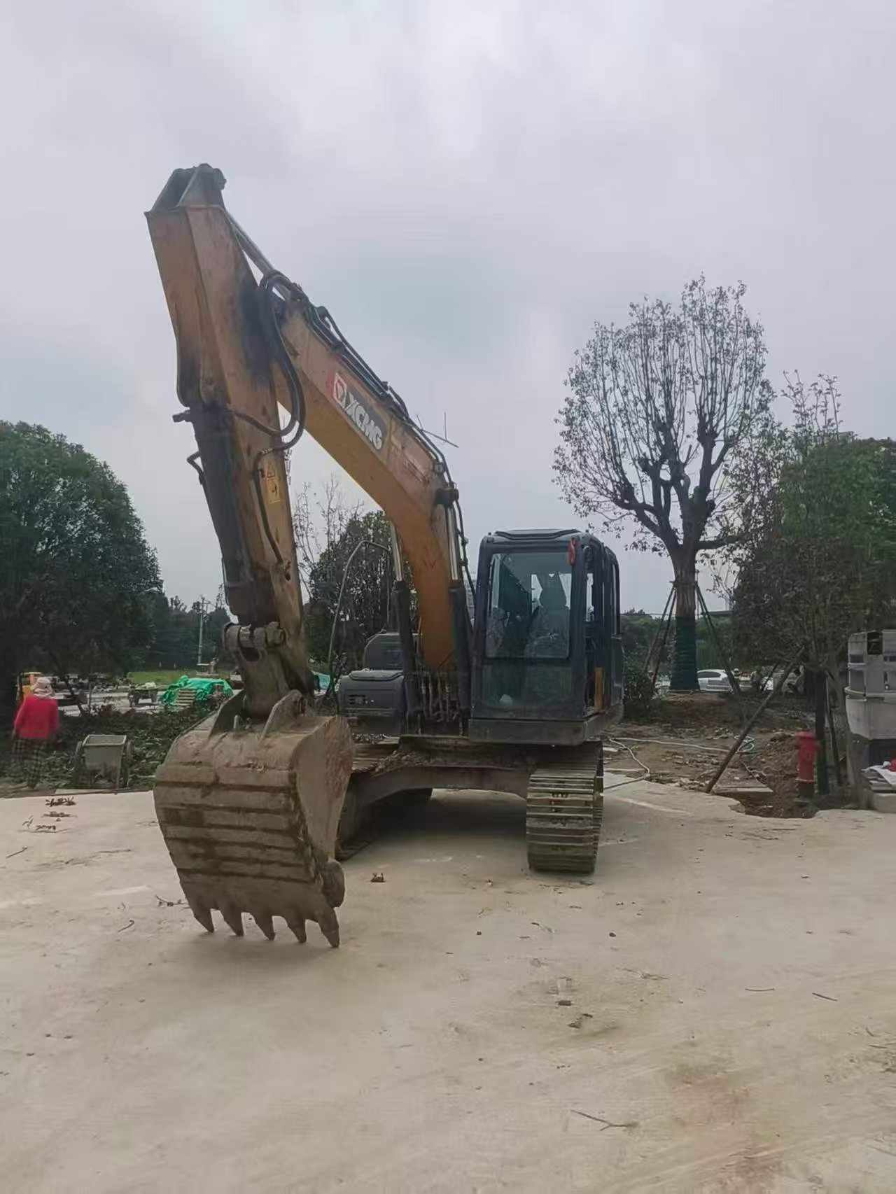 Buy XCMG XE135B Used Excavator / 3