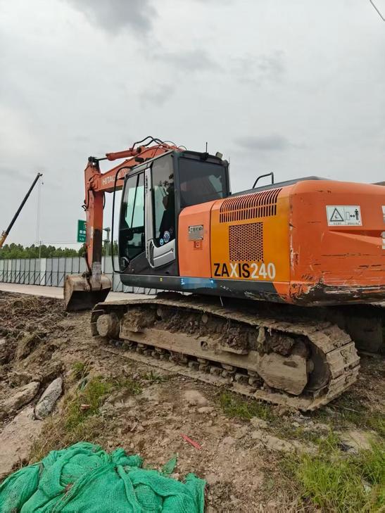 Buy Hitachi EX240-3 Used Excavator / 1