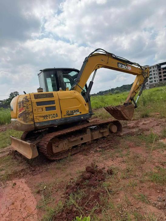 Buy XCMG XE75DA Used Excavator / 1