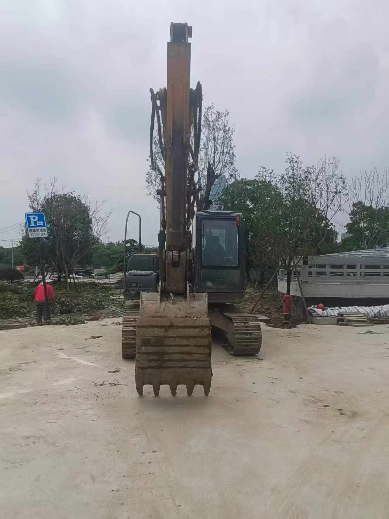 Buy XCMG XE135B Used Excavator / 4