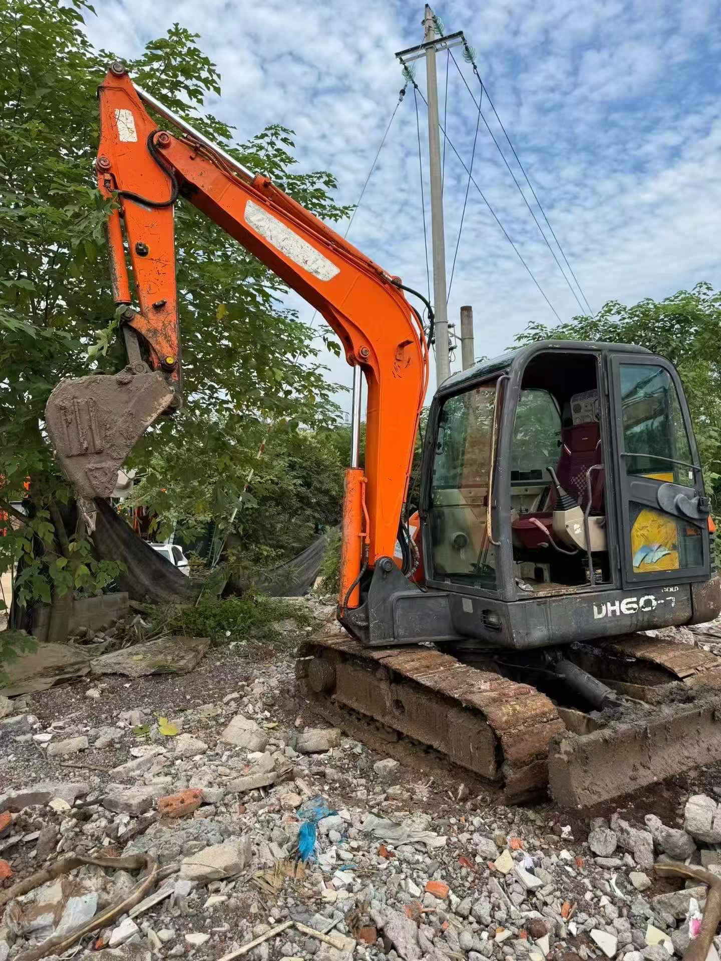 Buy Doosan DH60 Used Excavator / 2