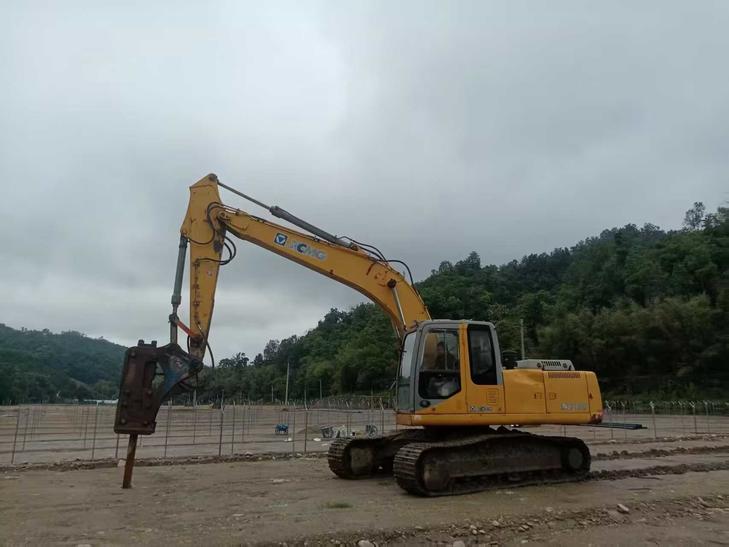 Buy XCMG XE215 Used Excavator / 1