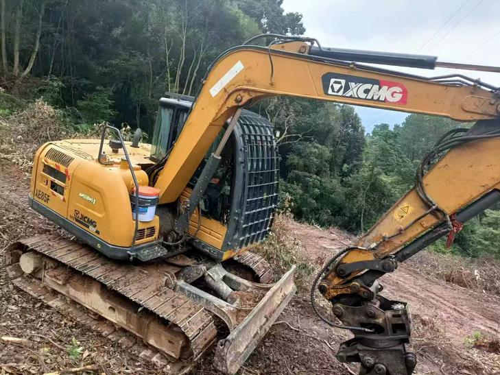 Buy XCMG XE85C Used Excavator / 1