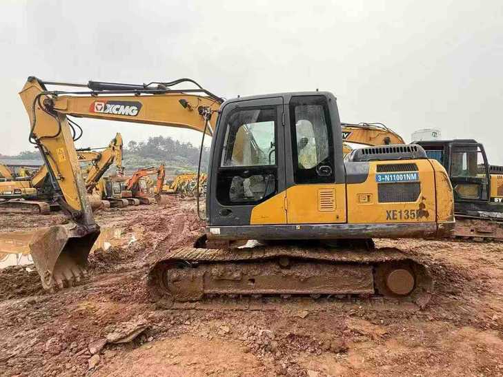 Buy XCMG XE135B Used Excavator / 1