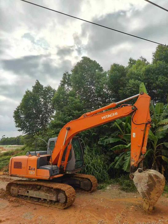 Buy Hitachi EX130 Used Excavator / 1