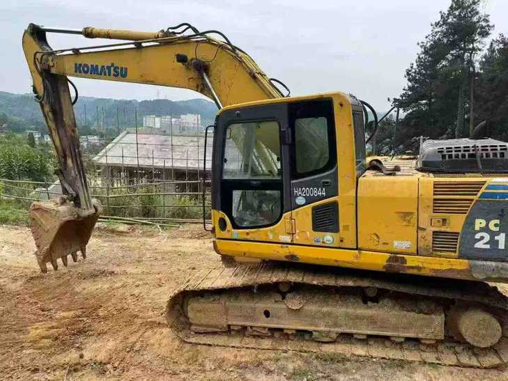 Buy Komatsu PC200-8N1 Used Excavator / 1