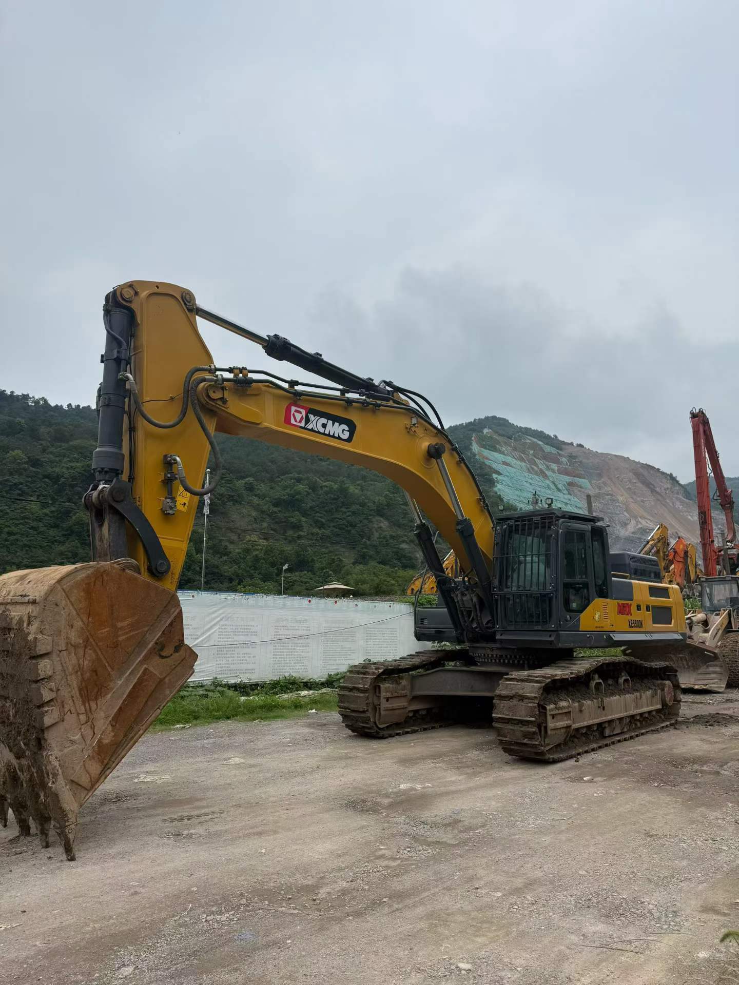 Buy XCMG XE550DK Used Excavator / 3