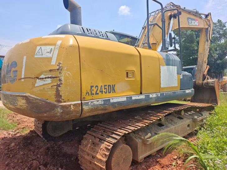 Buy XCMG XE205DA Used Excavator / 1