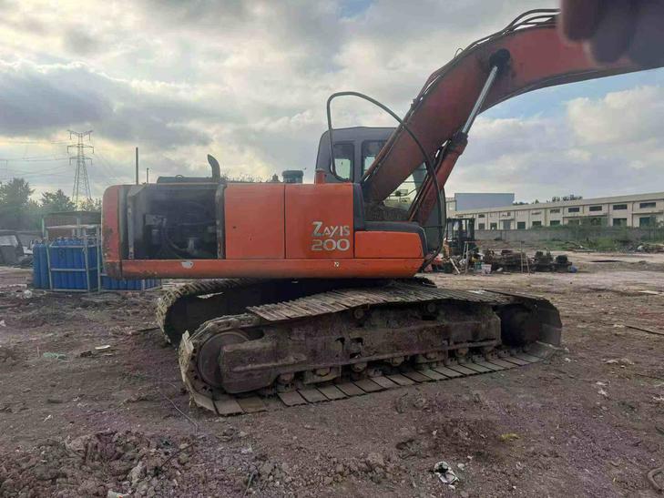 Buy Hitachi ZX200-6 Used Excavator / 1