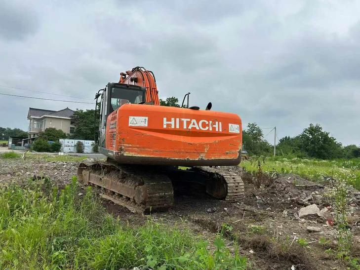 Buy Hitachi EX200-3 Used Excavator / 1
