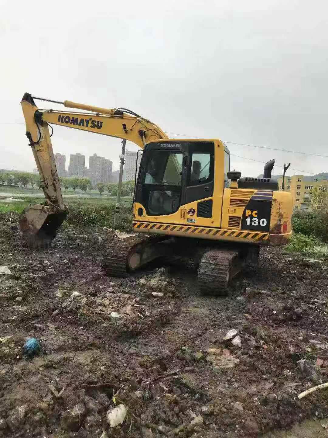 Buy Komatsu PC130-8 Used Excavator / 3