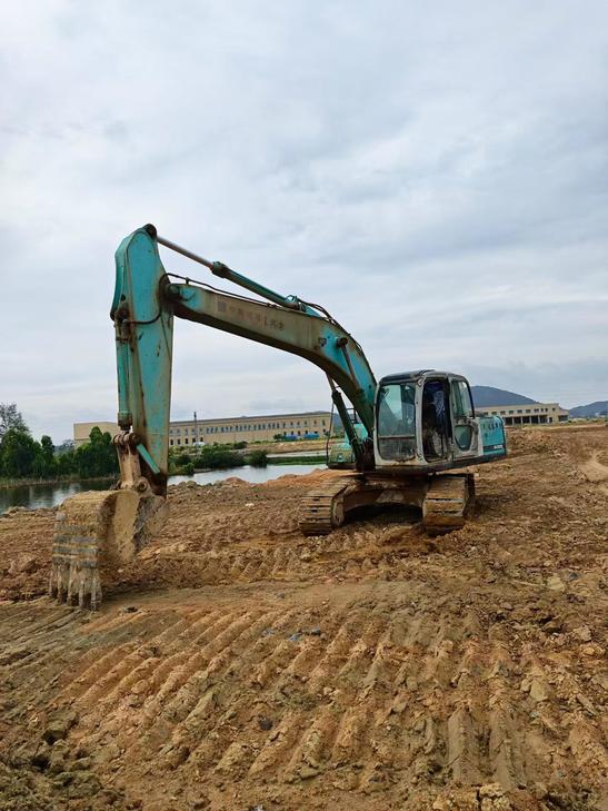 Buy Kobelco SK200-9 Used Excavator / 1