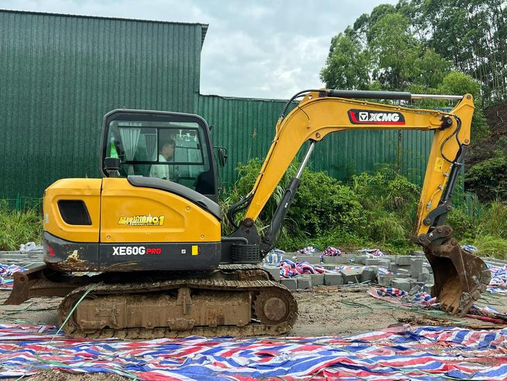 Buy XCMG XE60 Used Excavator / 1