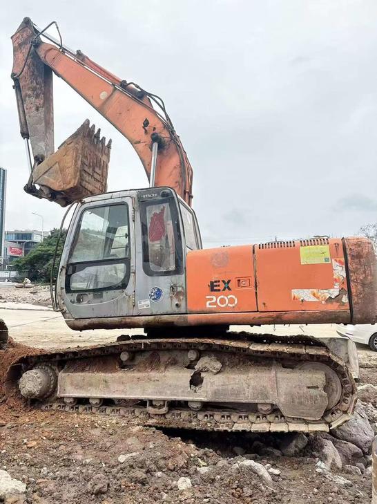 Buy Hitachi EX200-5 Used Excavator / 1