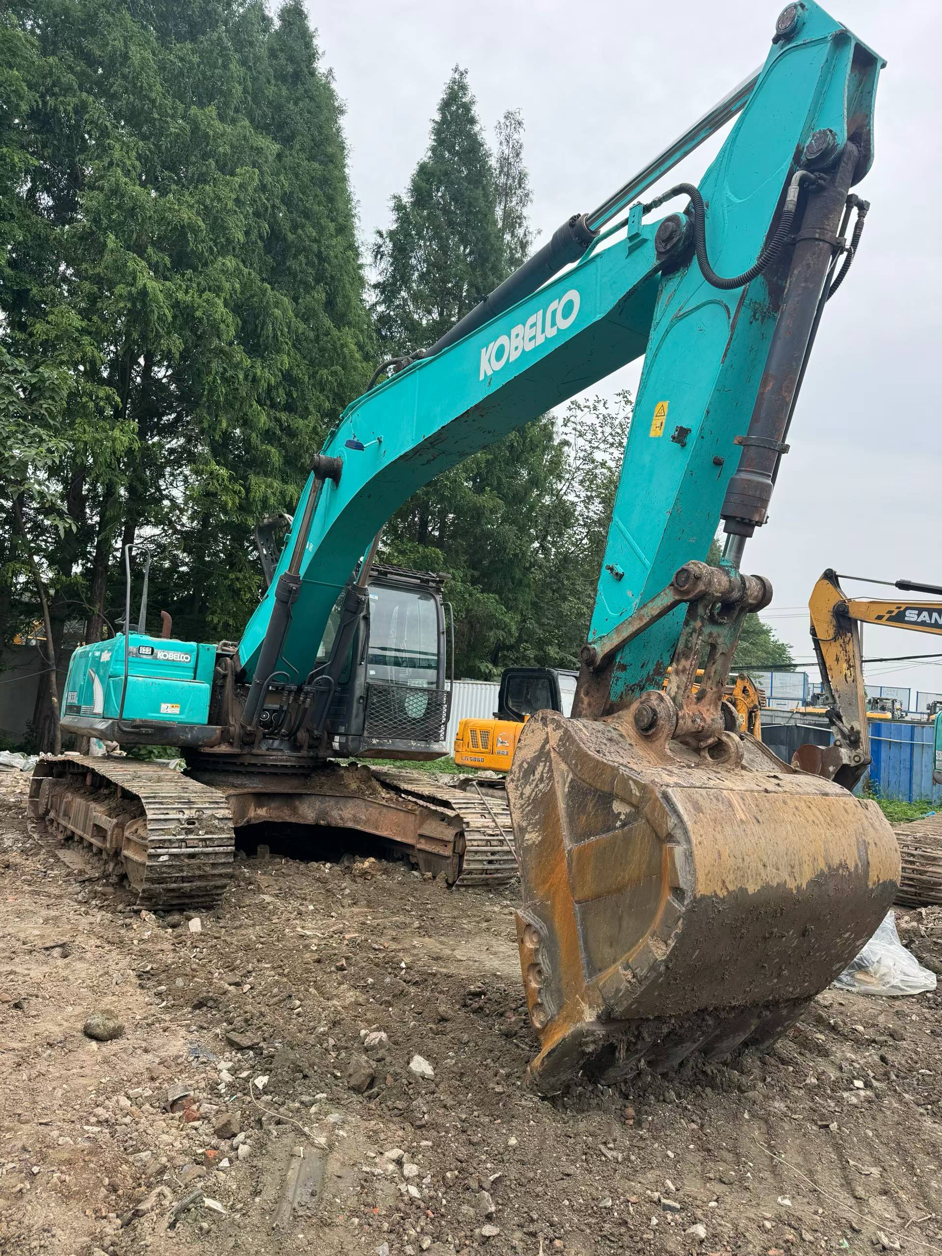 Buy Kobelco SK270D Used Excavator / 3 Buy Kobelco SK270D Used Excavator / 3