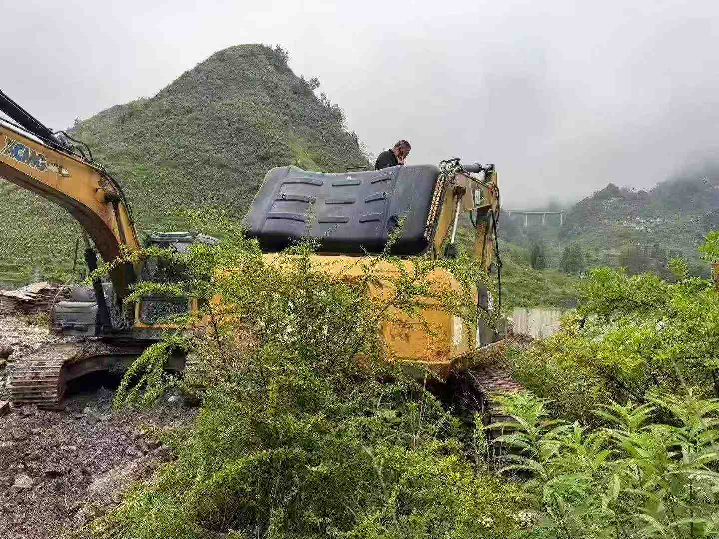 Buy Caterpillar 320D Used Excavator / 2 Buy Caterpillar 320D Used Excavator / 2