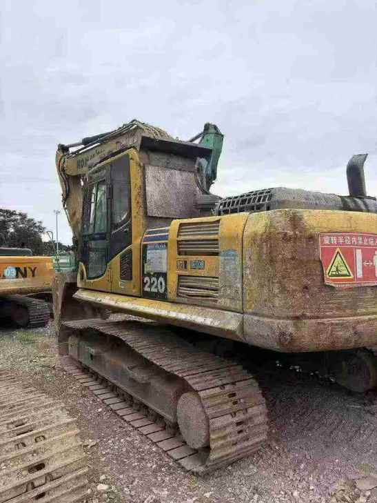Buy Komatsu PC220 Used Excavator / 1