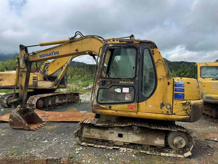 Buy Komatsu PC60-7 Used Excavator / 1