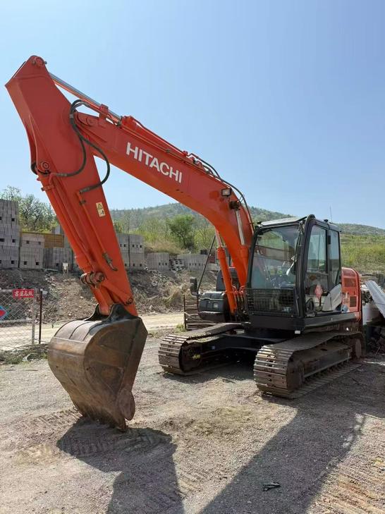 Buy Hitachi EX130 Used Excavator / 1