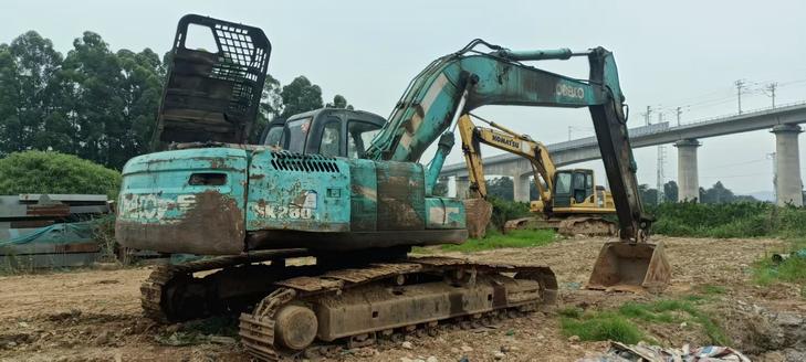 Buy Kobelco SK260 Used Excavator / 1
