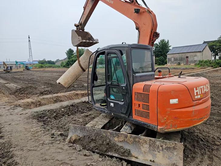 Buy Hitachi EX70 Used Excavator / 1