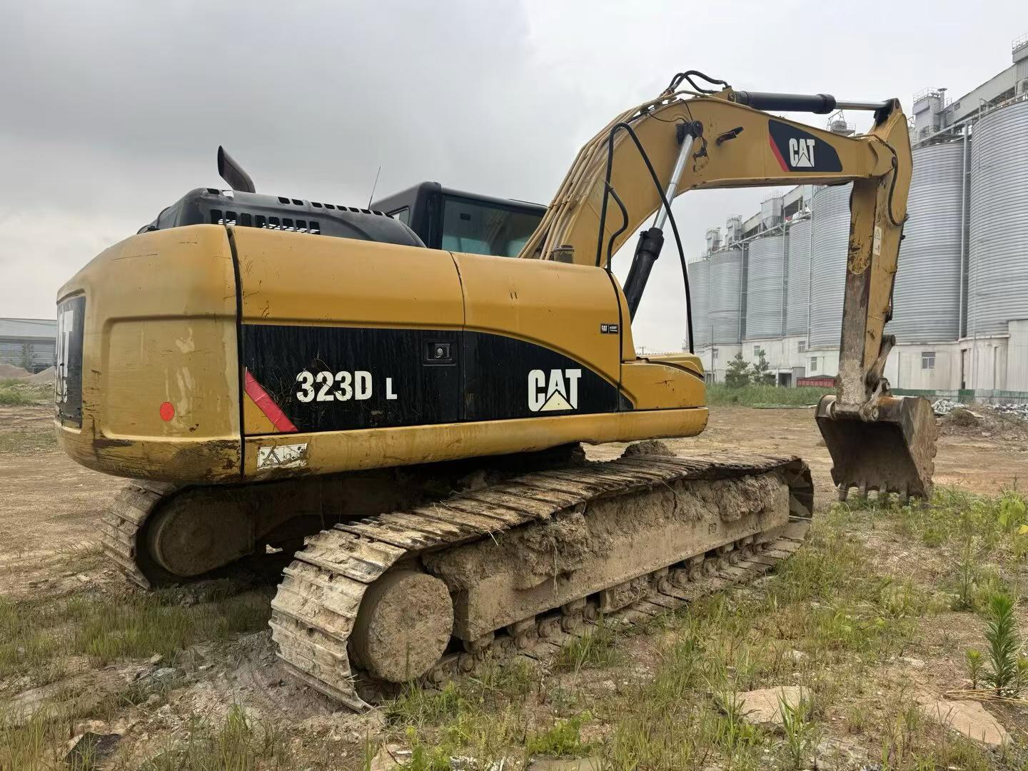 Buy Caterpillar 323 Used Excavator / 1
