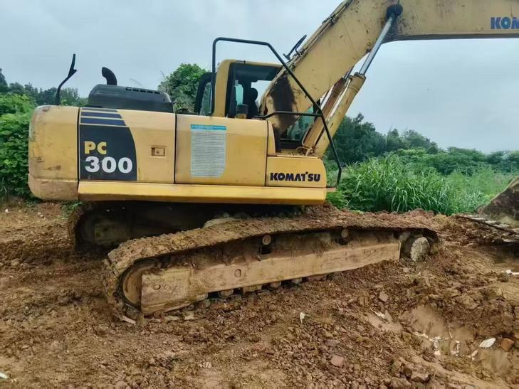 Buy Komatsu PC240-6 Used Excavator / 1