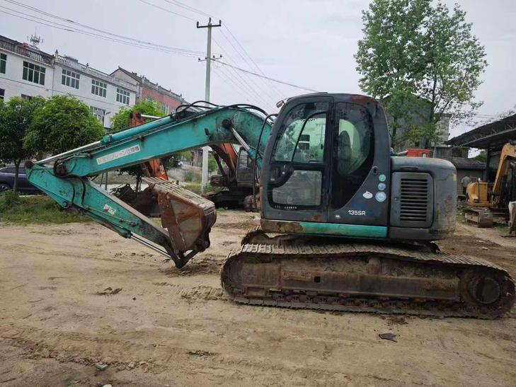 Buy Kobelco SK135 Used Excavator / 1