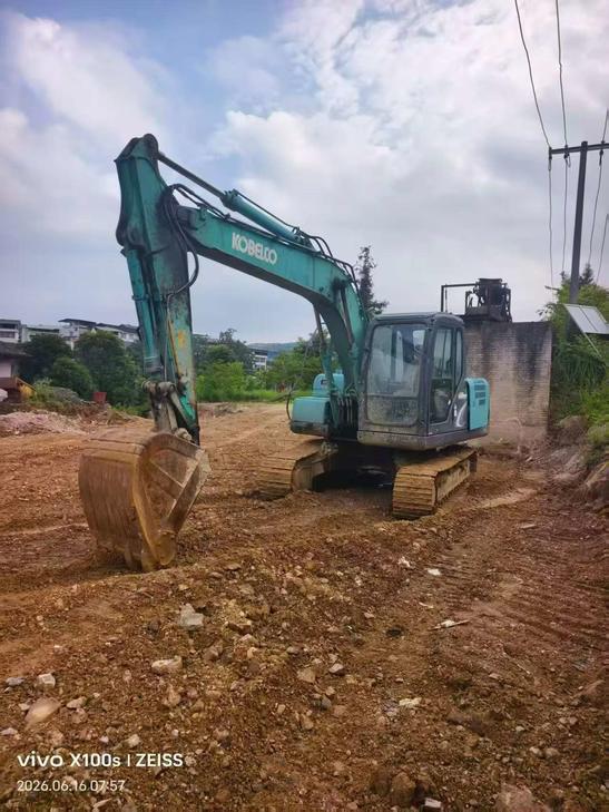 Buy Kobelco SK130 Used Excavator / 1