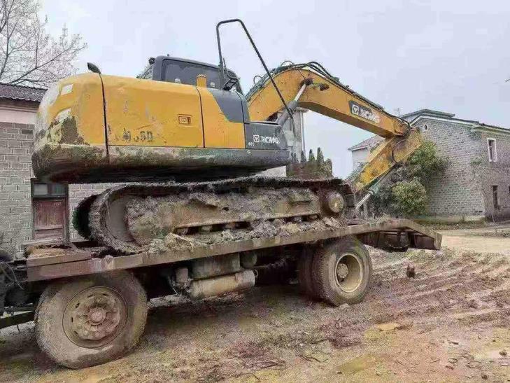 Buy XCMG XE135B Used Excavator / 1