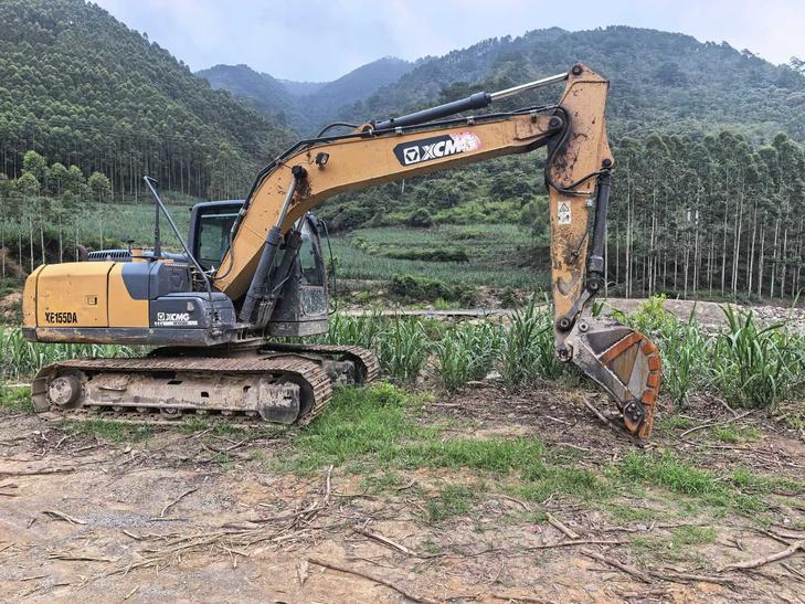 Buy XCMG XE135B Used Excavator / 1