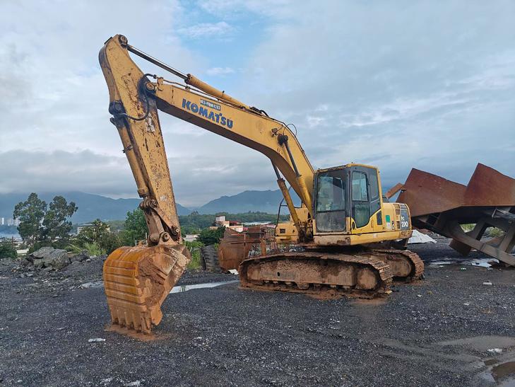 Buy Komatsu PC200-8 Used Excavator / 1