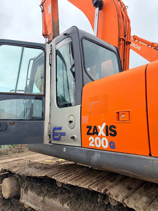 Buy Hitachi ZX200-3G Used Excavator / 1