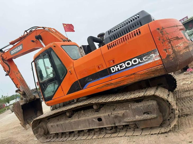Buy Doosan DH300-7 Used Excavator / 1
