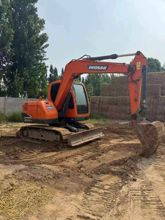 Buy Doosan DX75-9C Used Excavator / 1