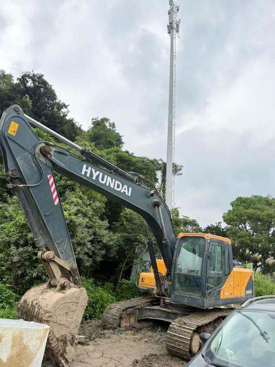 Buy Hyundai R215VS Used Excavator / 1