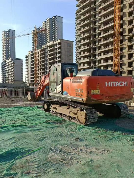 Buy Hitachi ZX210K Used Excavator / 1