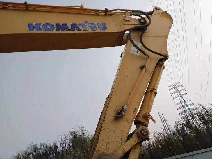 Buy Komatsu PC220 Used Excavator / 1