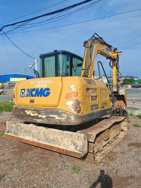 Buy XCMG XE75C Used Excavator / 1