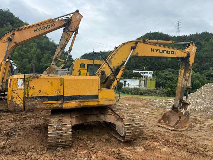 Buy Hyundai R215-7 Used Excavator / 1